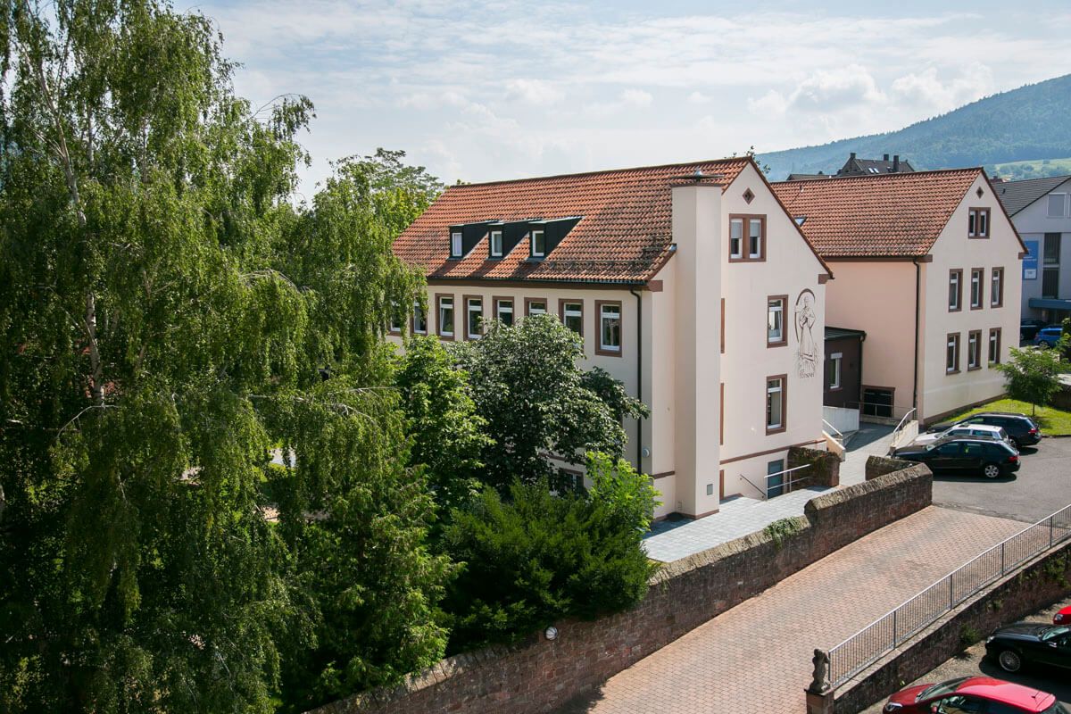 Jugendhaus St. Kilian Miltenberg (KdÖR) Die drei Häuser